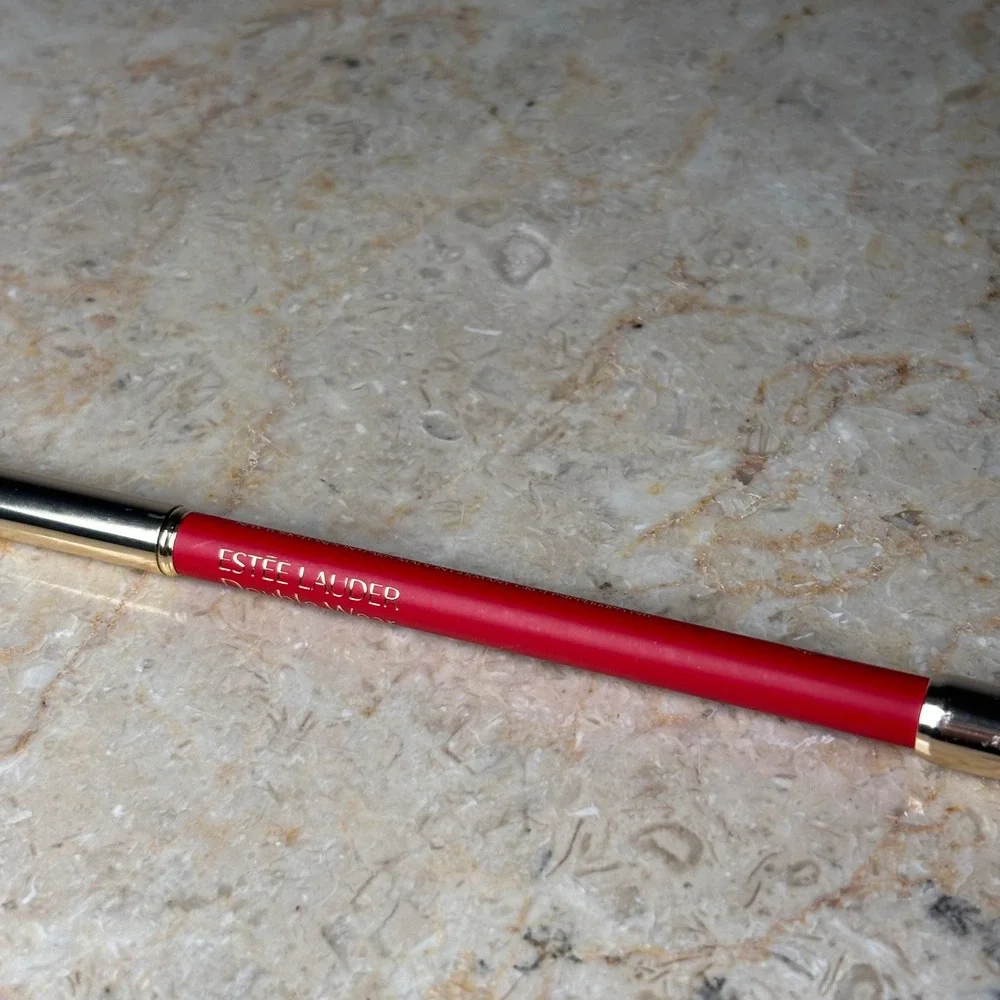Estee Lauder Double Wear 24H Stay in Place Lip Liner‎ 018 Red Full Size